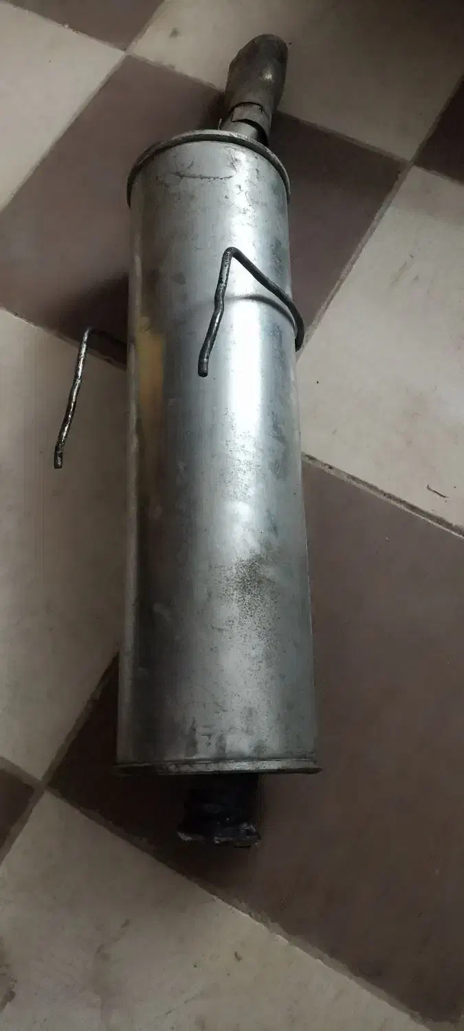 انباری اگزوز بنزی۲۳۰ و کاسه چراغ و فنر پراید|قطعات یدکی و لوازم جانبی|مبارکه, |دیوار