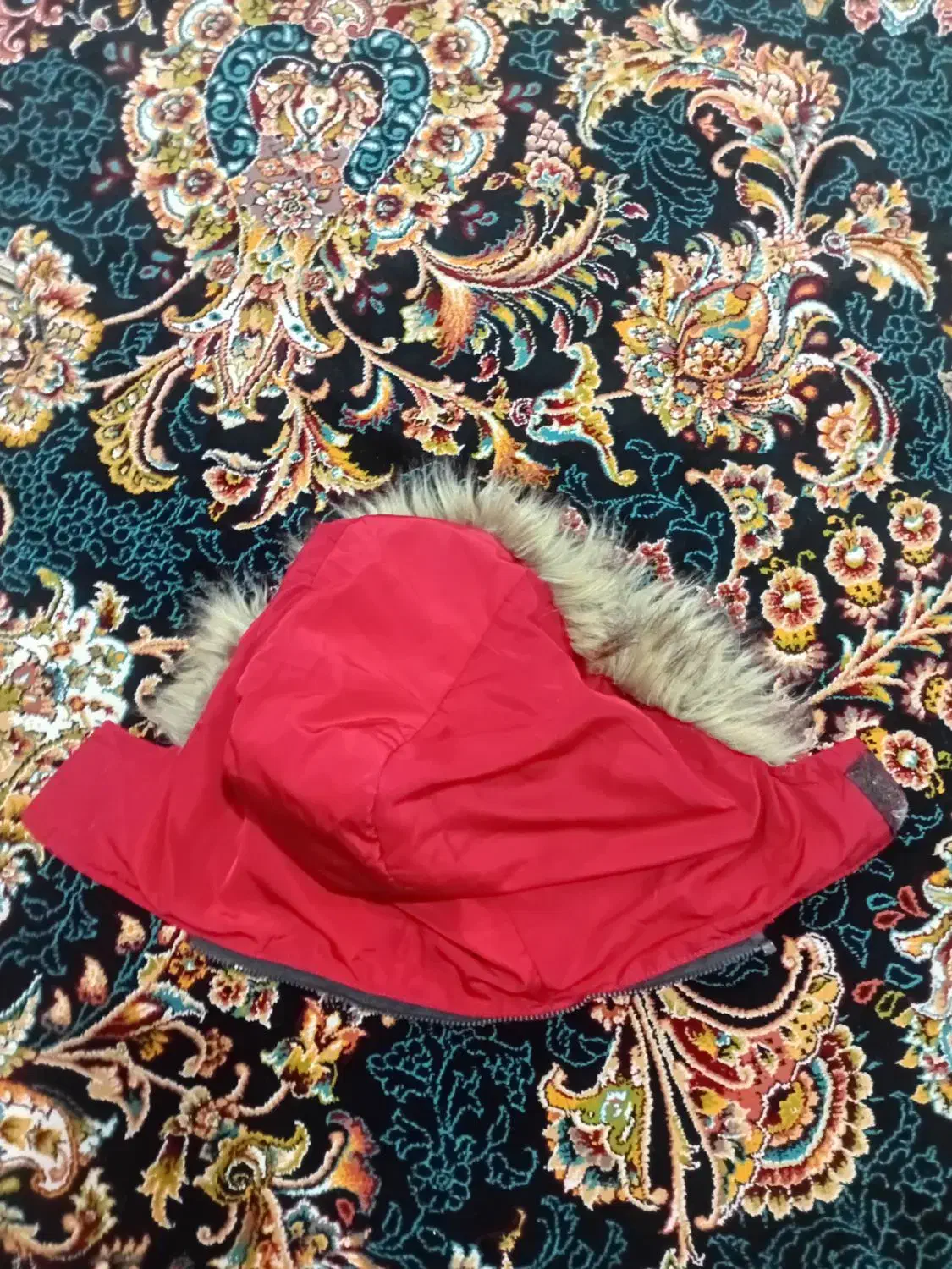 مقداری لباس|لباس|کرمانشاه, |دیوار