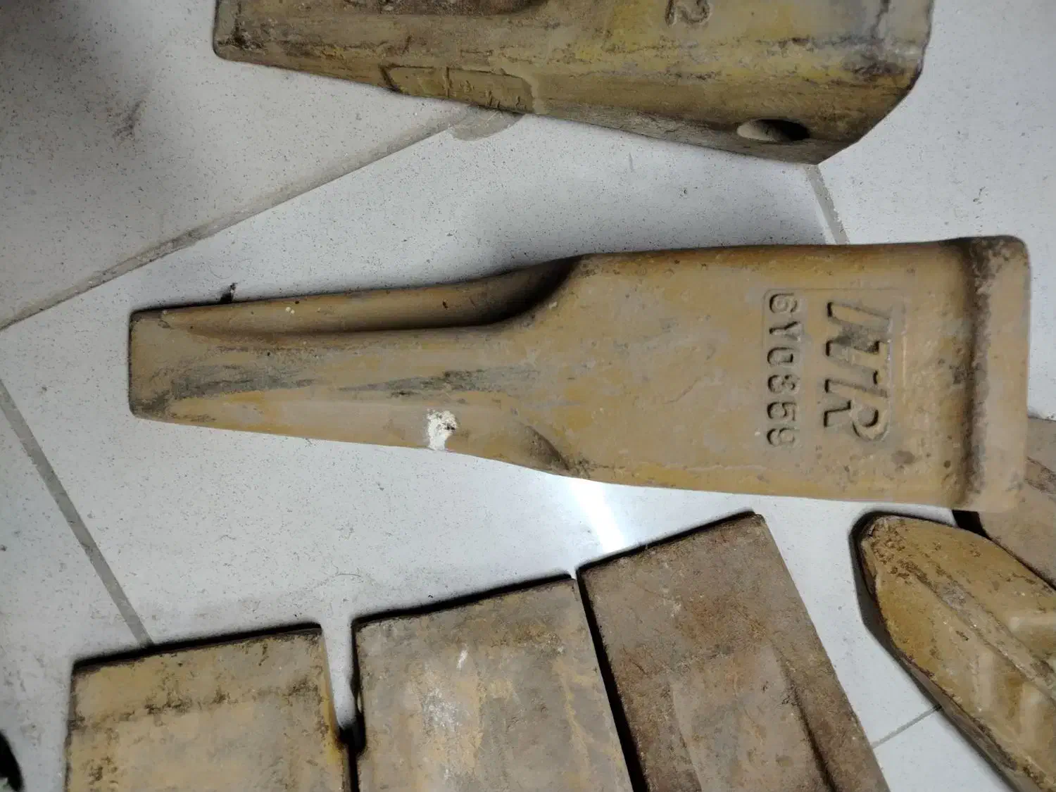 ناخن لودر 470 و ناخن ریپر بلدوزر d6|قطعات یدکی و لوازم جانبی|کیار, |دیوار