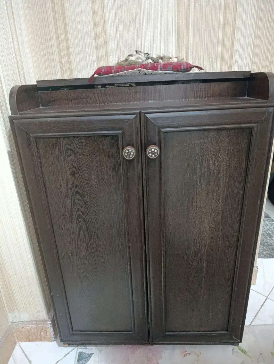 جاکفشی|جاکفشی، کمد، دراور|قرچک, باقرآباد|دیوار