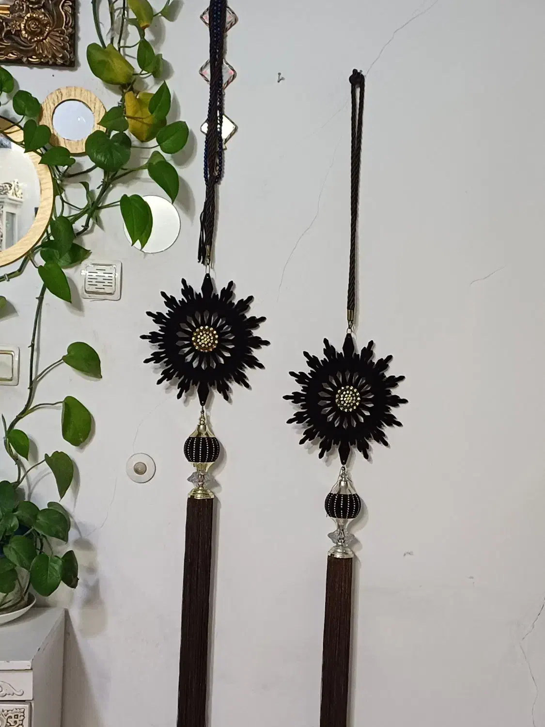 آویز پرده برای دوعدد هست تمیز وسالم وشیک|صنایع دستی و سایر لوازم تزئینی|ورامین, ورامین|دیوار