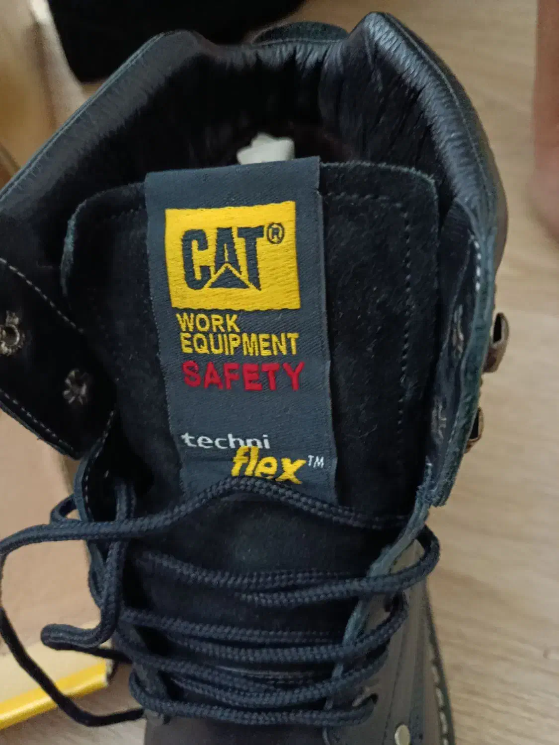 پوتین کاترپیلار اورجینال|کیف، کفش، کمربند|قزوین, |دیوار