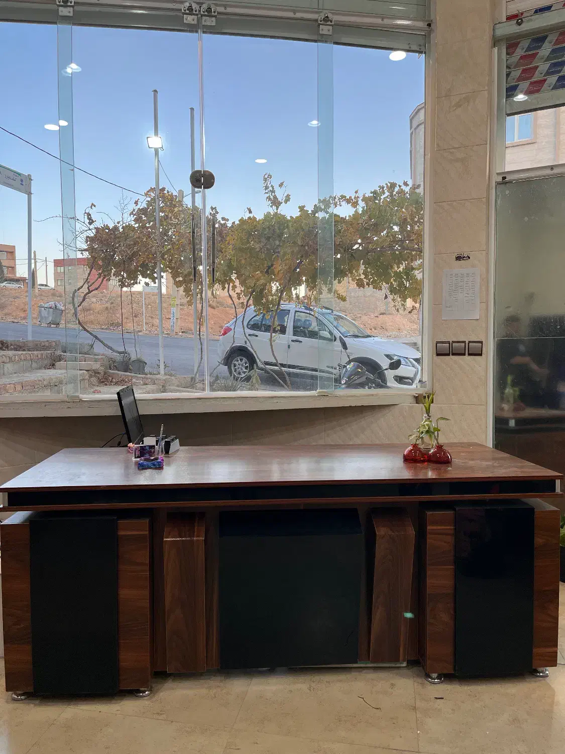 میز|مبلمان اداری|صدرا-فارس, فاز ۲|دیوار