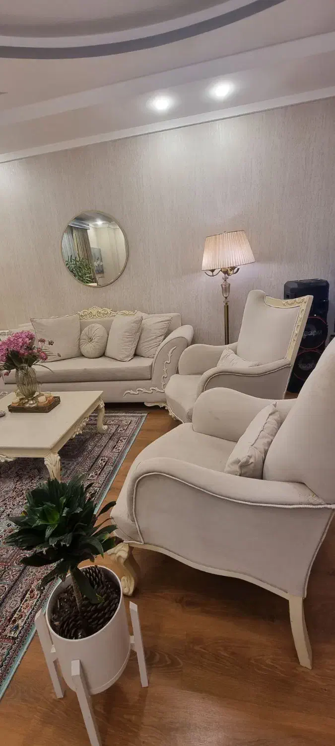 مبلمان و نهارخوری ۸ نفره و میز عسلی و جلو مبلی|مبلمان خانگی و میز عسلی|رشت, کاکتوس|دیوار