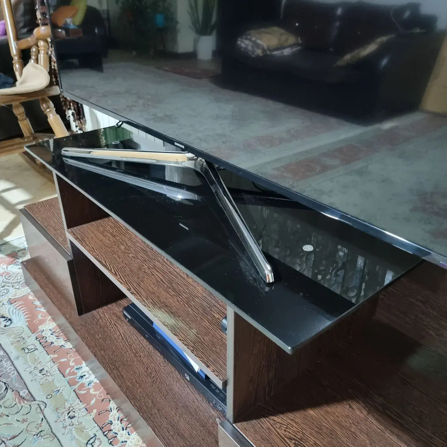 تلویزیون LEDسامسونگ ۴۸ اینچ با میز تلویزیون|تلویزیون و پروژکتور|تهران, تهرانسر غربی|دیوار