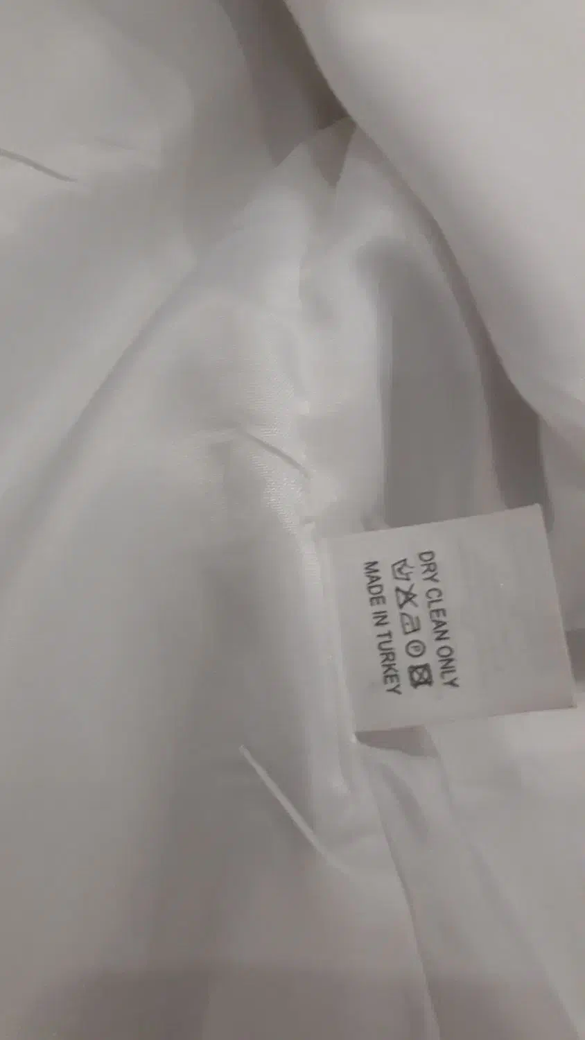 کت شلوار مجلسی و کفش|لباس|اندیشه, اندیشه فاز ۱|دیوار