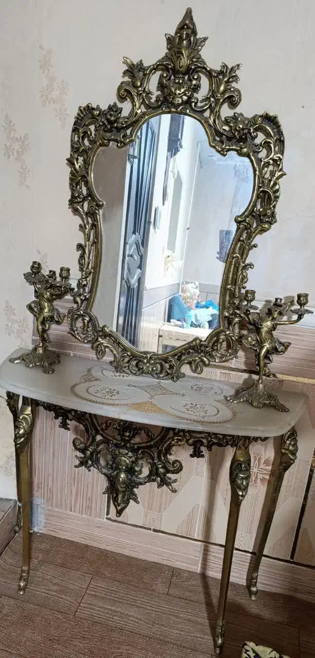 آیینه و شمعدان برنجی|آینه|پیشوا, |دیوار