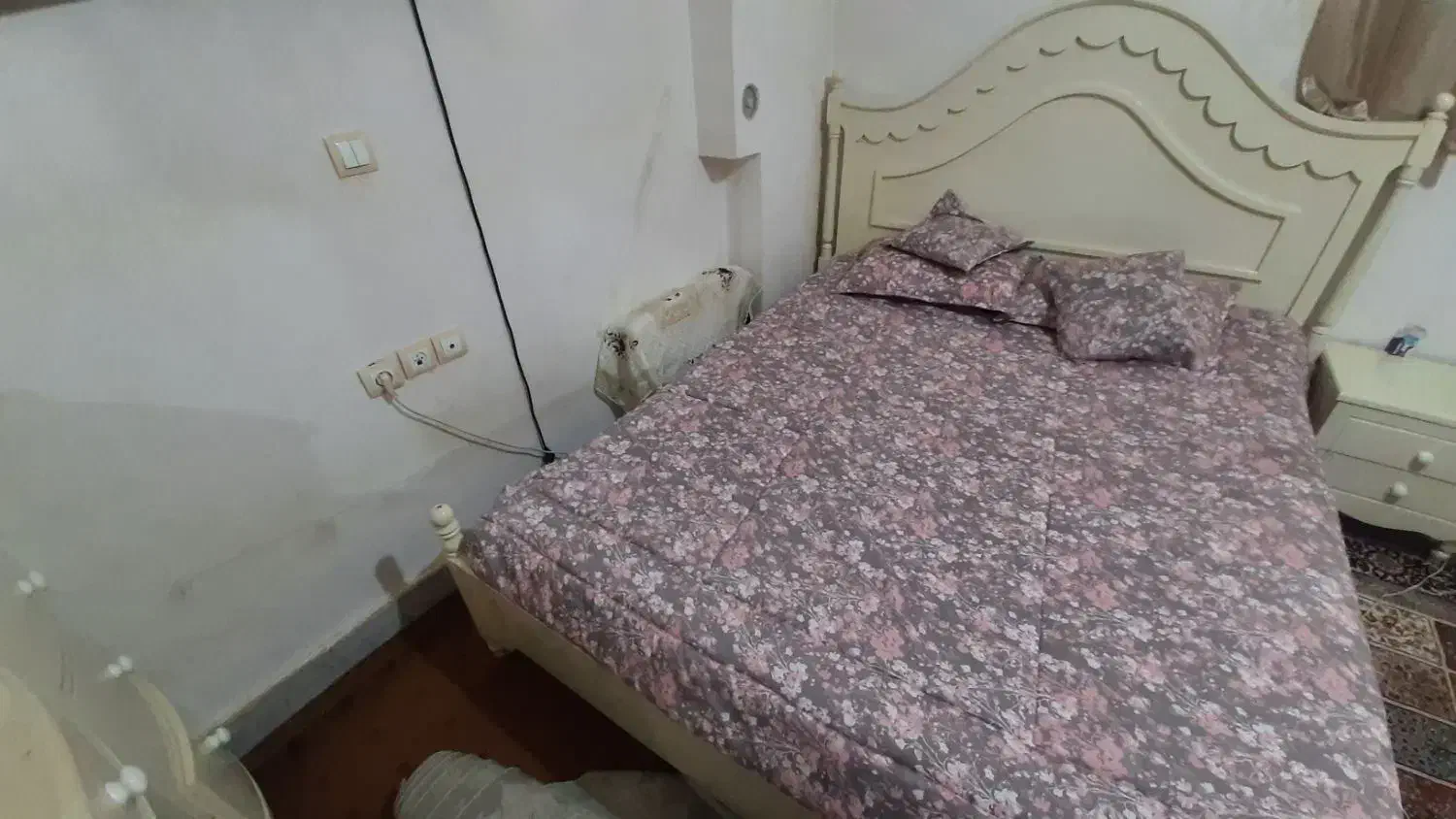 تخت خواب دونفره چوبی سالم در حد نو|تخت و سرویس خواب|سبزوار, شهدا|دیوار