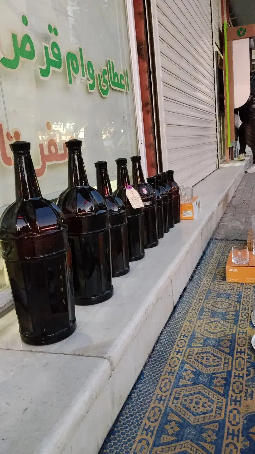 بطری قهوه ای در چهار سایز|ظروف نگهدارنده، پلاستیکی، یک‌بارمصرف|بوکان, |دیوار