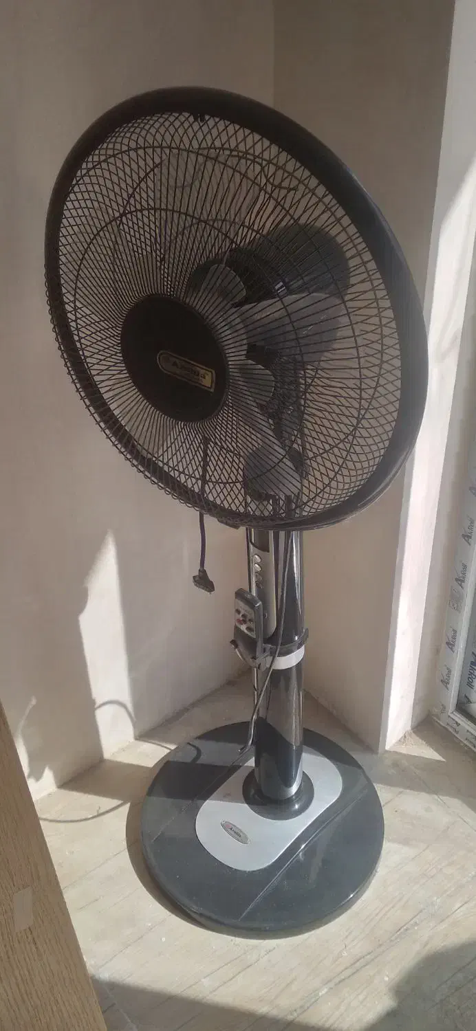 پنکه ایستاده|پنکه و تصفیه‌کنندهٔ هوا|فلاورجان, |دیوار