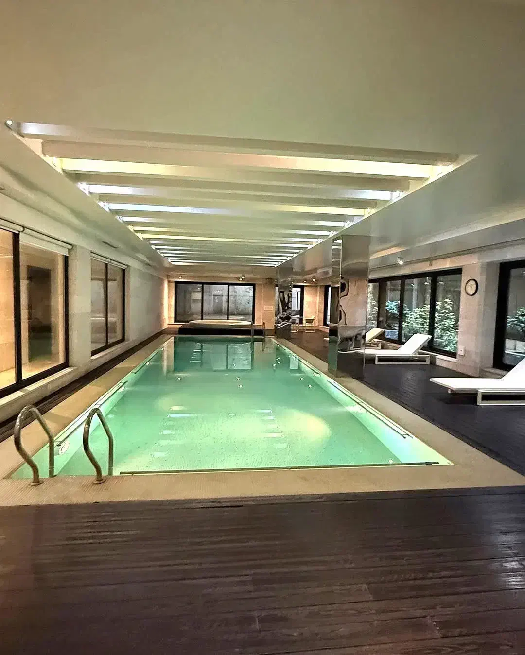 ۲۰۰ متر ۳ خواب فول امکانات لوکس/ ۲ پارکینگ سندی