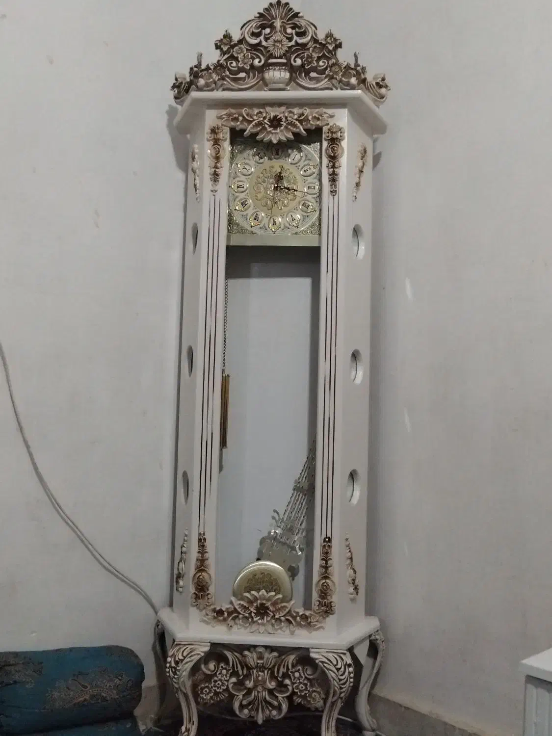 ساعت نو نو میباشد|ساعت|بم, |دیوار