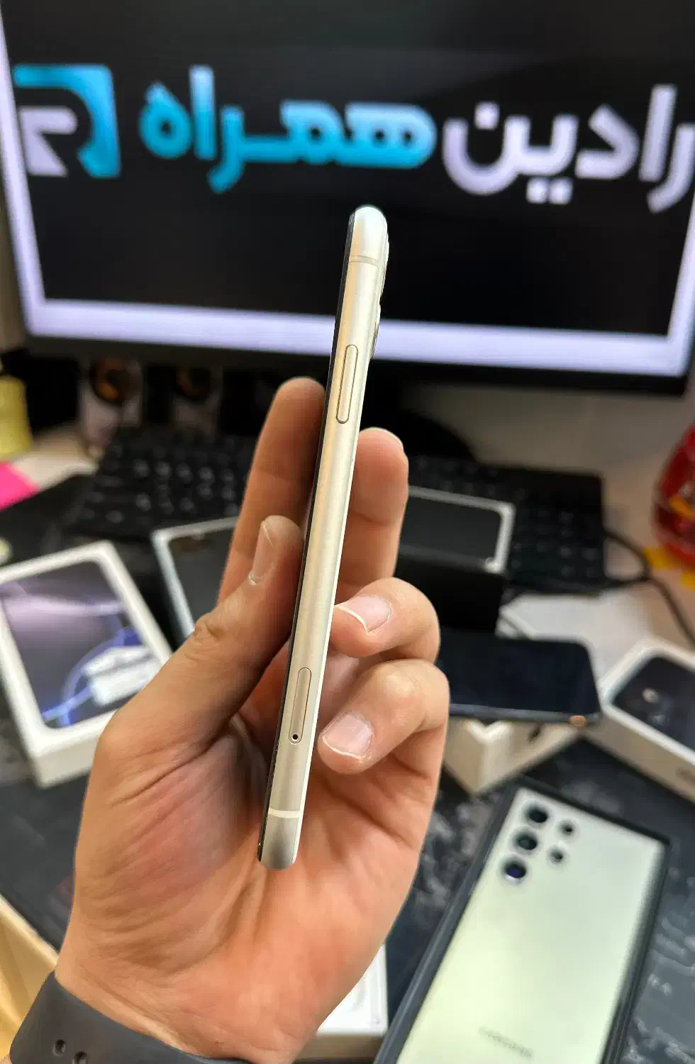 فروش اعتباری IPHONe 11 با یک فقره چک صیادی|موبایل|گنبد کاووس, |دیوار