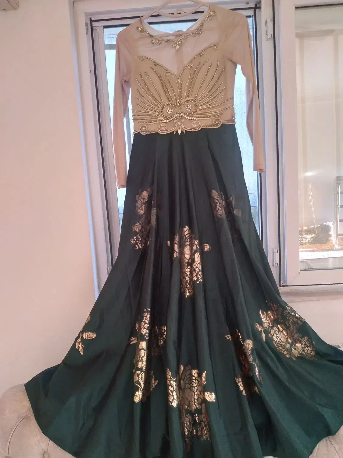 لباس مجلی و عقد|لباس|کوچصفهان, |دیوار