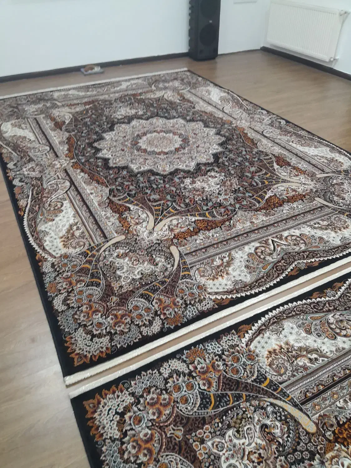 ۲ تا فرش ۹ متری ۷۰۰ شانه|فرش|صومعهسرا, |دیوار