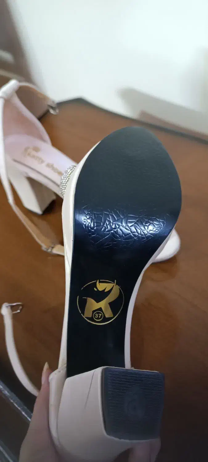 کفش|کیف، کفش، کمربند|شهریار, شهریار|دیوار