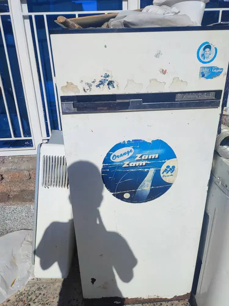 یک عدد یخچال تمیز و آبگرمکن سالم دیواری|یخچال و فریزر|شیراز, محراب|دیوار