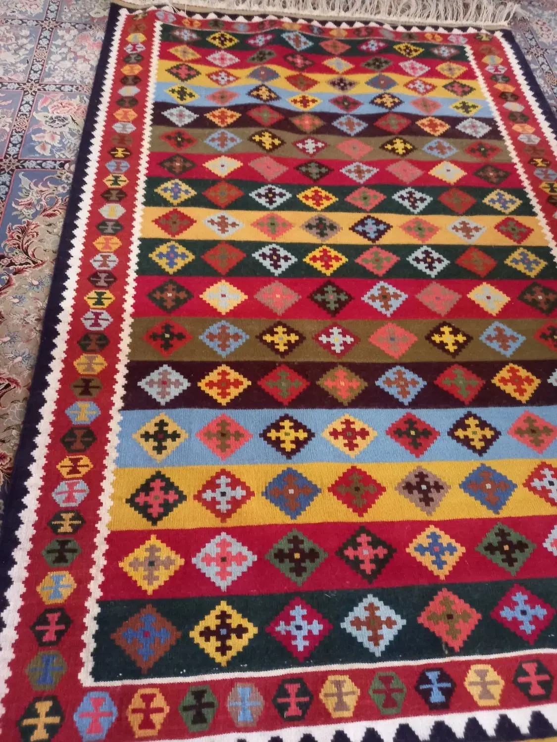 گلیم مرینوس|گلیم، جاجیم، گبه|شیراز, گلشن|دیوار