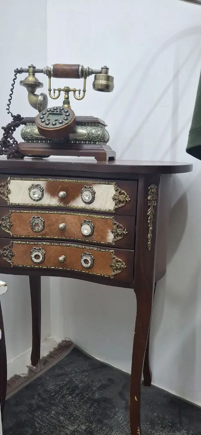 میز تلفن در حد نو دوودویست|میز تلفن|سبزوار, فرهنگیان|دیوار