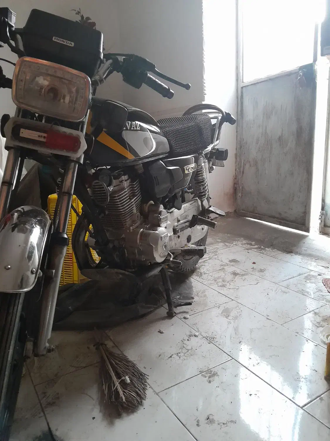 موتور|موتورسیکلت|بم, |دیوار