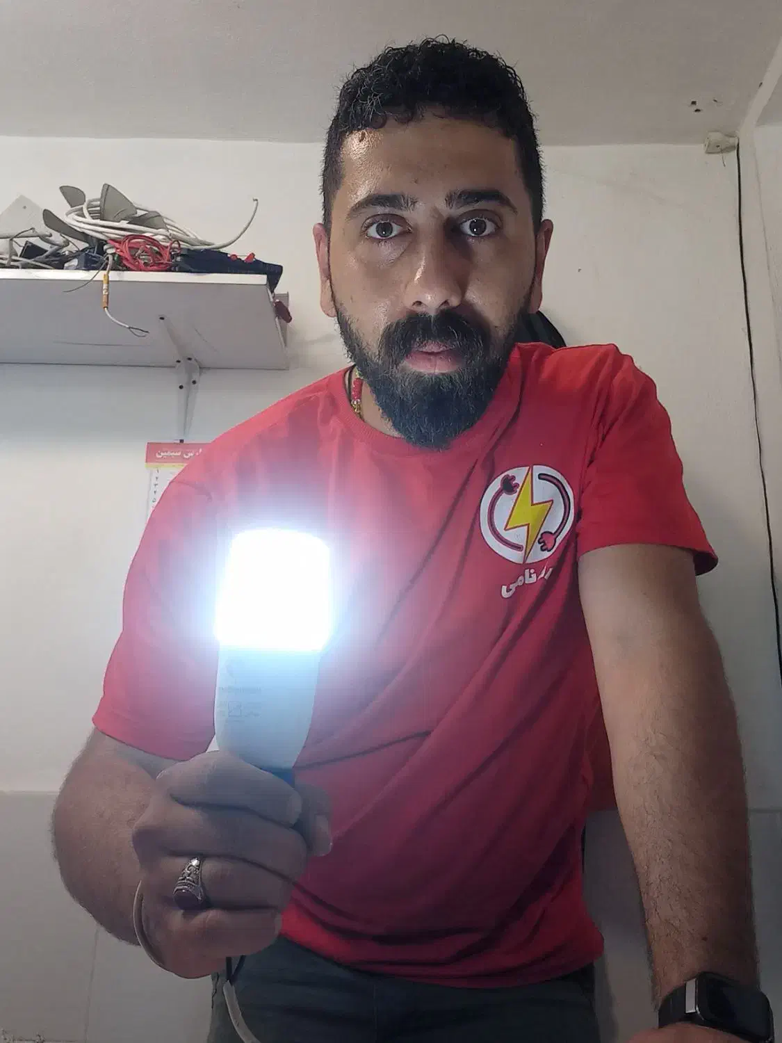 برقکار رشت.برقکاری.برق کاری|خدمات پیشه و مهارت|رشت, آزادگان|دیوار