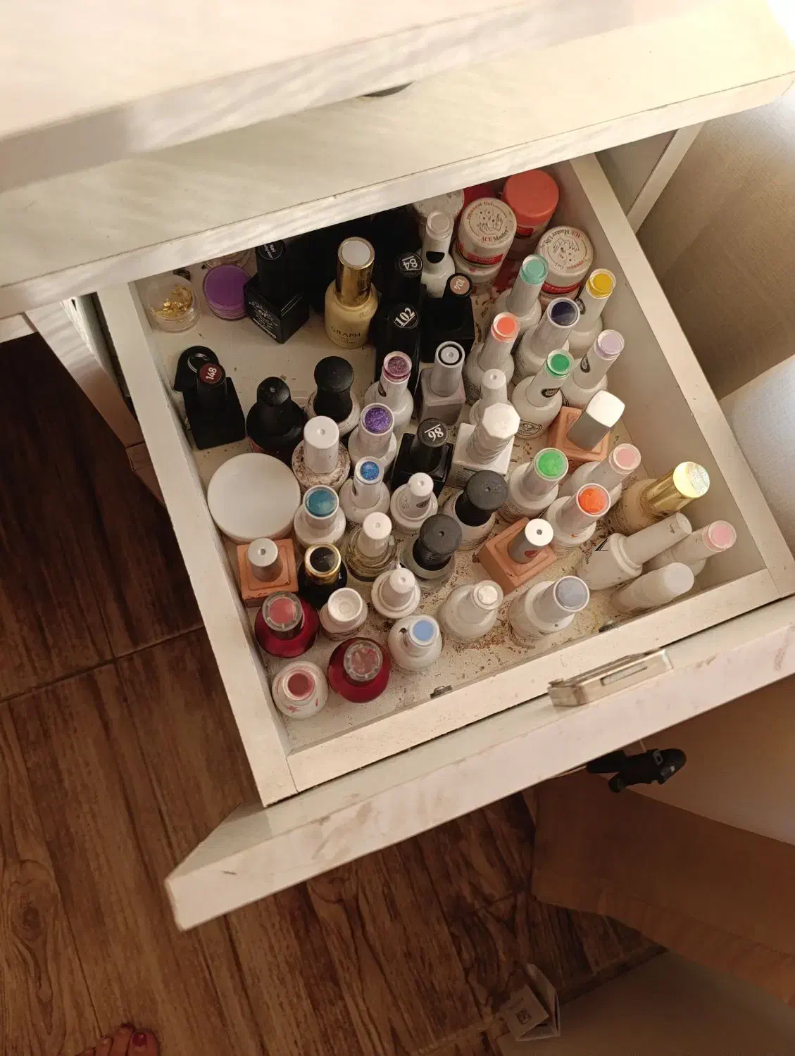 لوازم کاشت ناخن همراه میز|آرایشی، بهداشتی، درمانی|پاکدشت, پاکدشت (مامازند)|دیوار