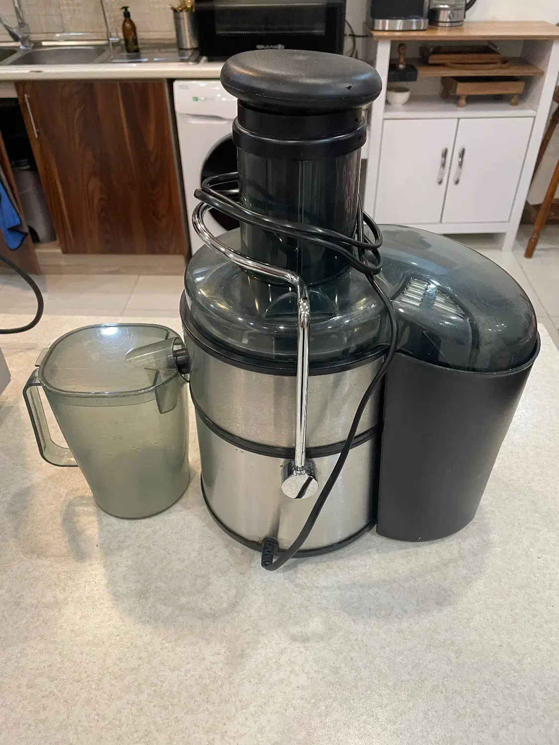 آبمیوه گیری|آبمیوه‌گیر و آب‌مرکبات‌گیر|رشت, پیرکلاچای|دیوار