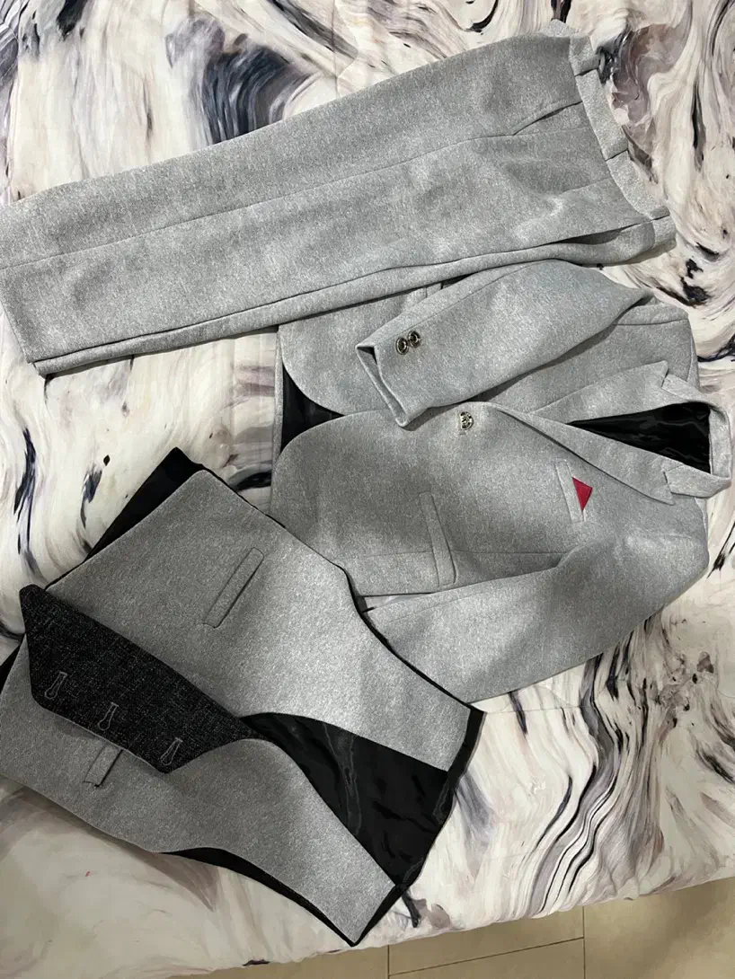 کت وشلوار جنس عالی یکبار استفاده شده|لباس|بندرعباس, |دیوار