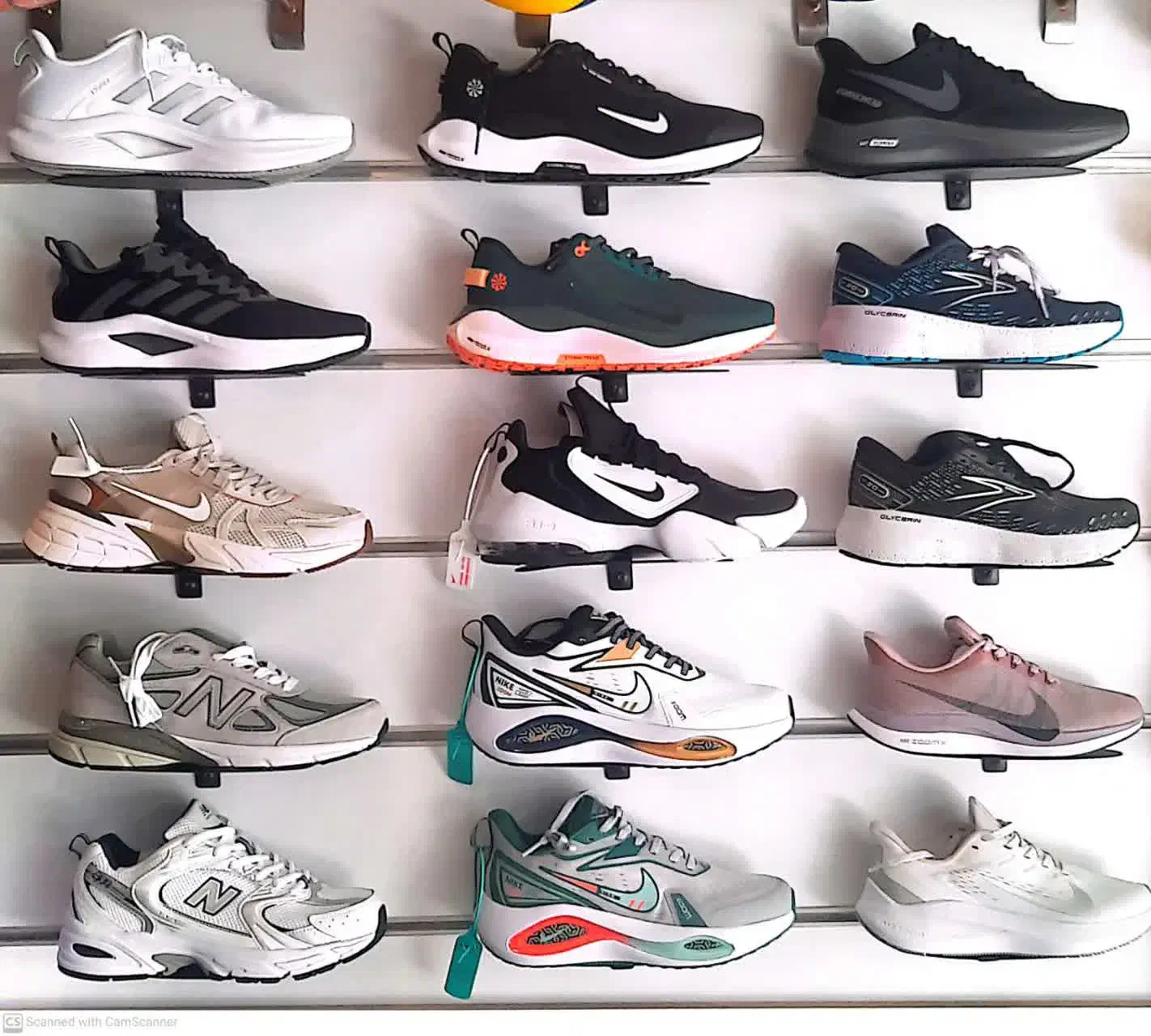 کلکسیون کتونی ها با کیفیت بالا|کیف، کفش، کمربند|زارچ, |دیوار