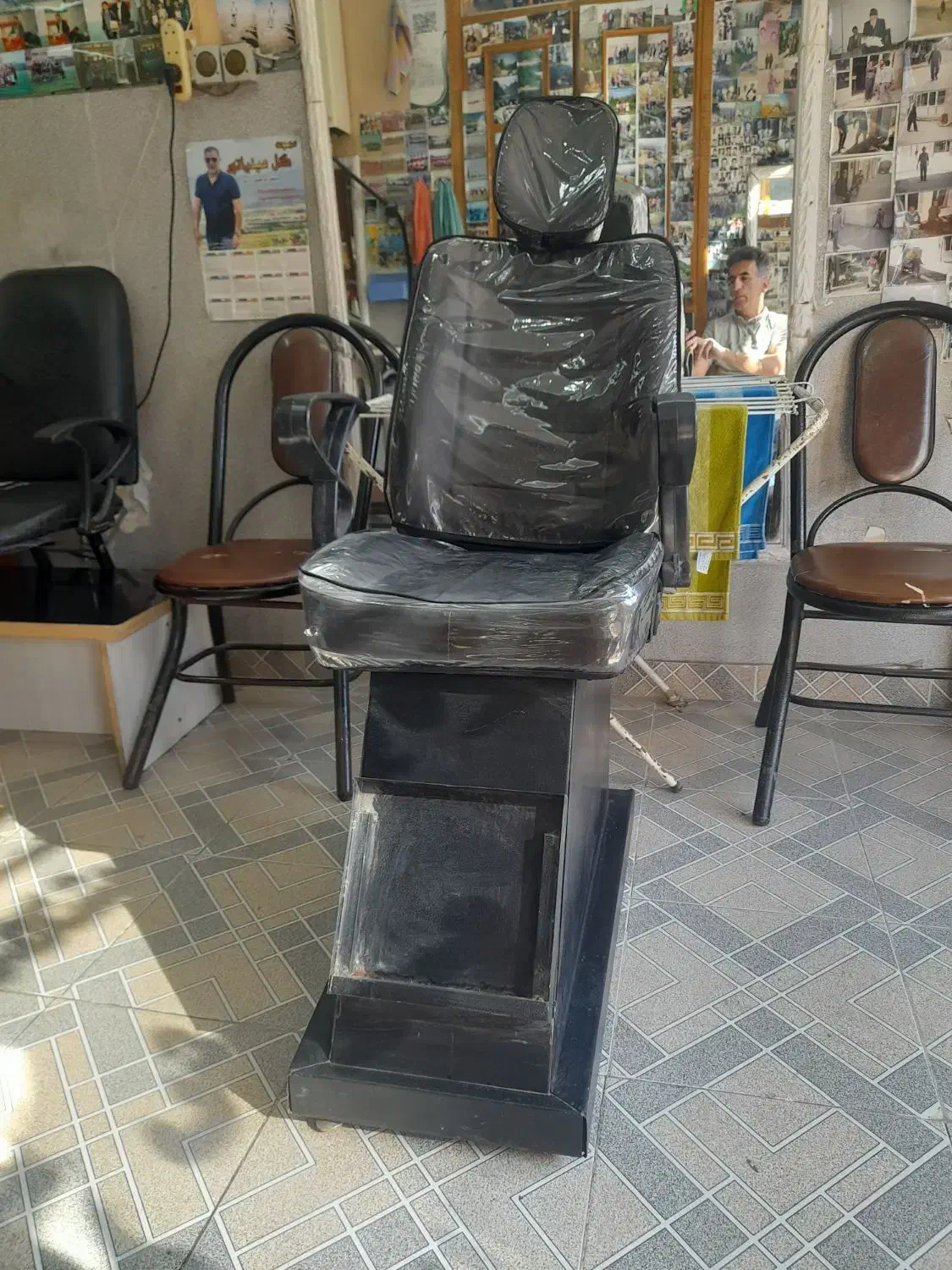 صندلی اصلاح|آرایشگاه و سالن‌های زیبایی|اردبیل, |دیوار