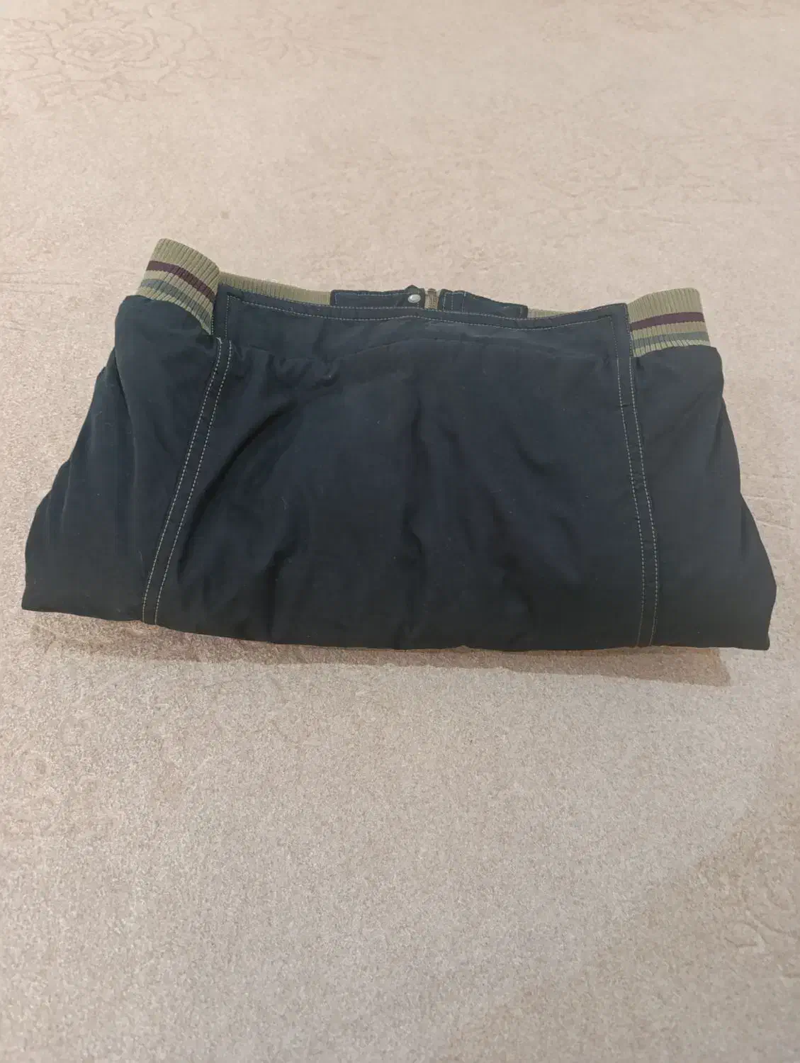 کاپشن|لباس|ازنا, |دیوار