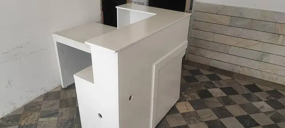 میز منشی مناسب برای محل کار|مبلمان اداری|محلات, |دیوار