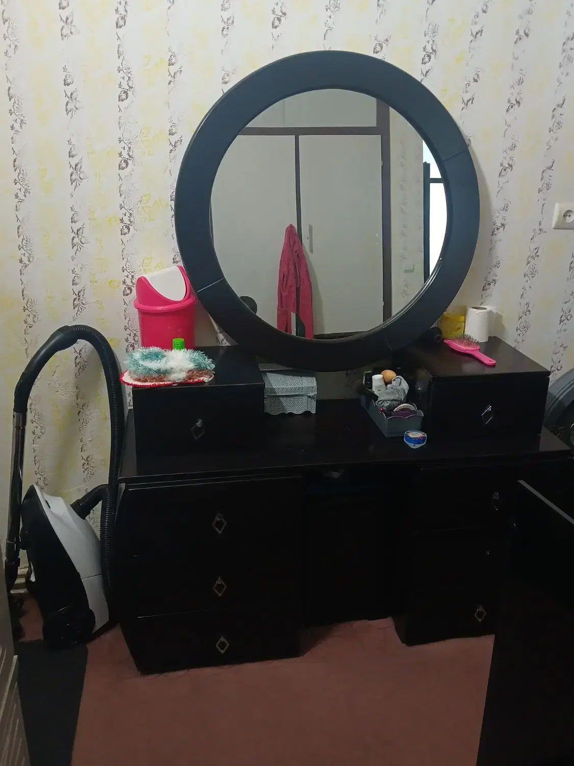 سرویس خواب کم کارکرد طرح گرد|تخت و سرویس خواب|صحنه, |دیوار