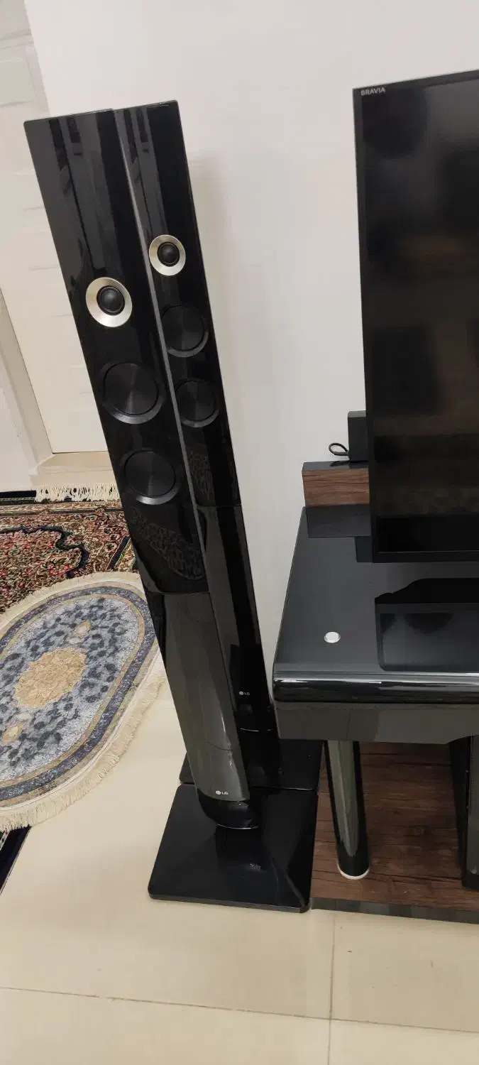 ال ای دی سونی با میز و سینمای خانواده|تلویزیون و پروژکتور|قزوین, |دیوار