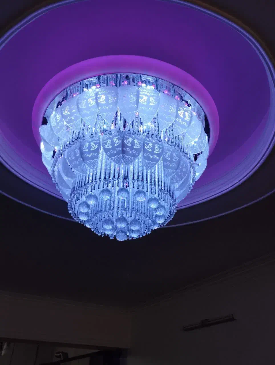 لوستر کریستال|لوستر و چراغ آویز|قم, زنبیل آباد|دیوار