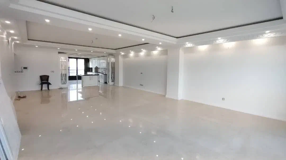 ۱۳۵ متر سه خوابه مستر لابی لابی من غربی ۲۴متری