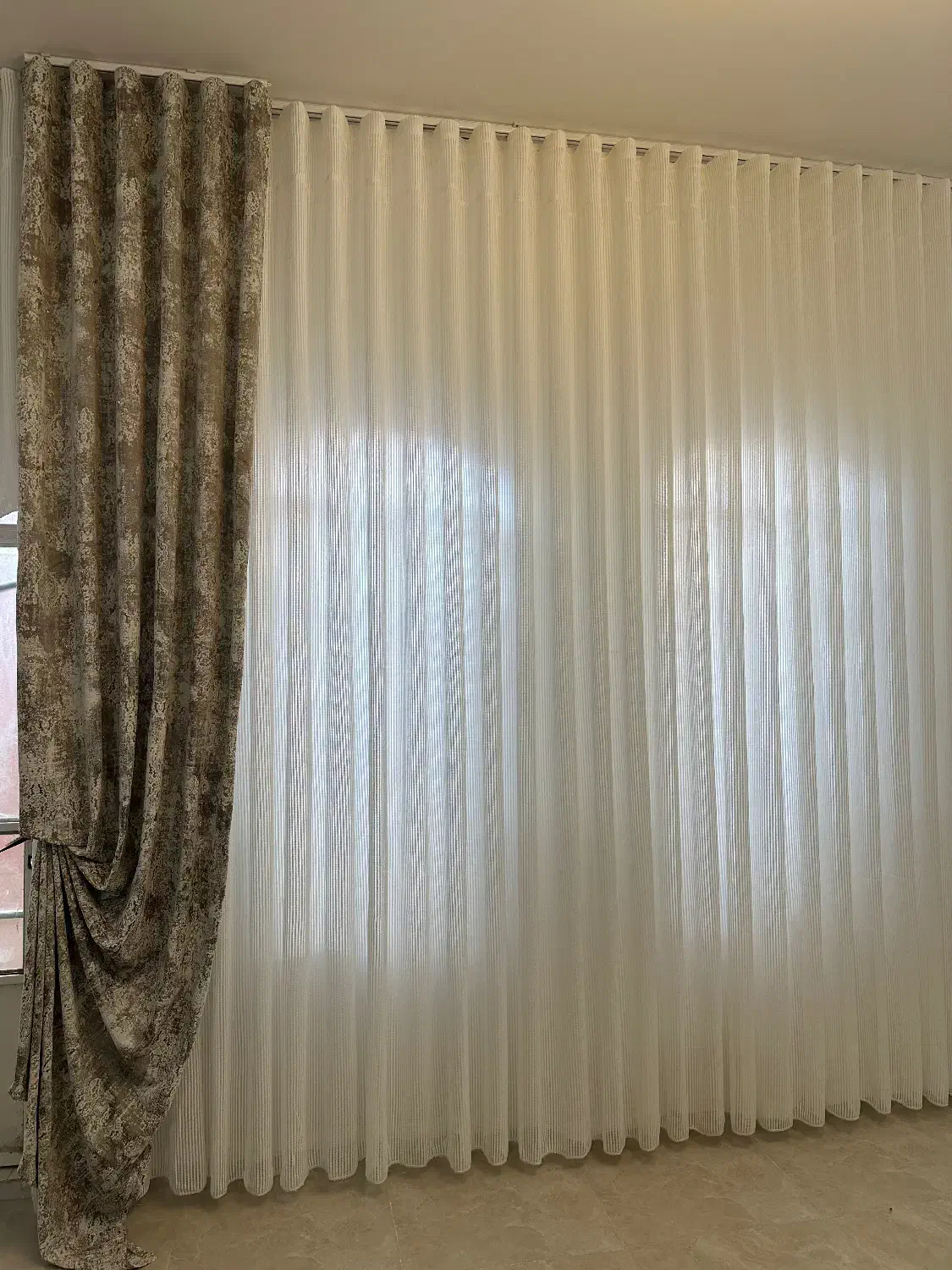 شستشوی تخصصی پرده به همراه باز و نصب مجدد|خدمات پیشه و مهارت|قم, بکایی|دیوار