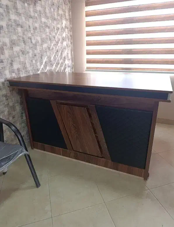 میز شیک و سالم|مبلمان اداری|رشت, چله خانه|دیوار