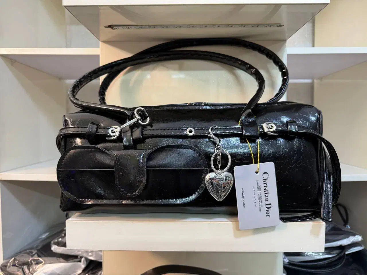 خاص زیبا خارجی|کیف، کفش، کمربند|سمیرم, |دیوار