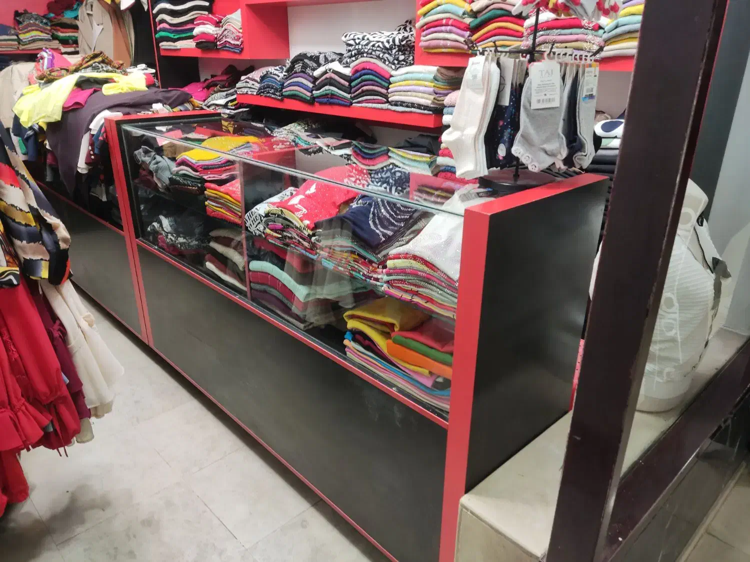 ویترین MDF کاملا نو|فروشگاه و مغازه|خمینیشهر, |دیوار