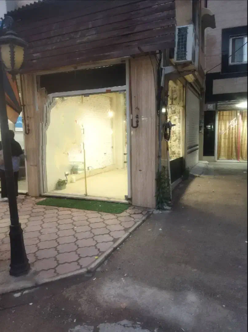 مغازه ۱۳ متری امتیازات کامل دو نبش پاخوردار|اجارهٔ مغازه و غرفه|رشت, گلزاران|دیوار