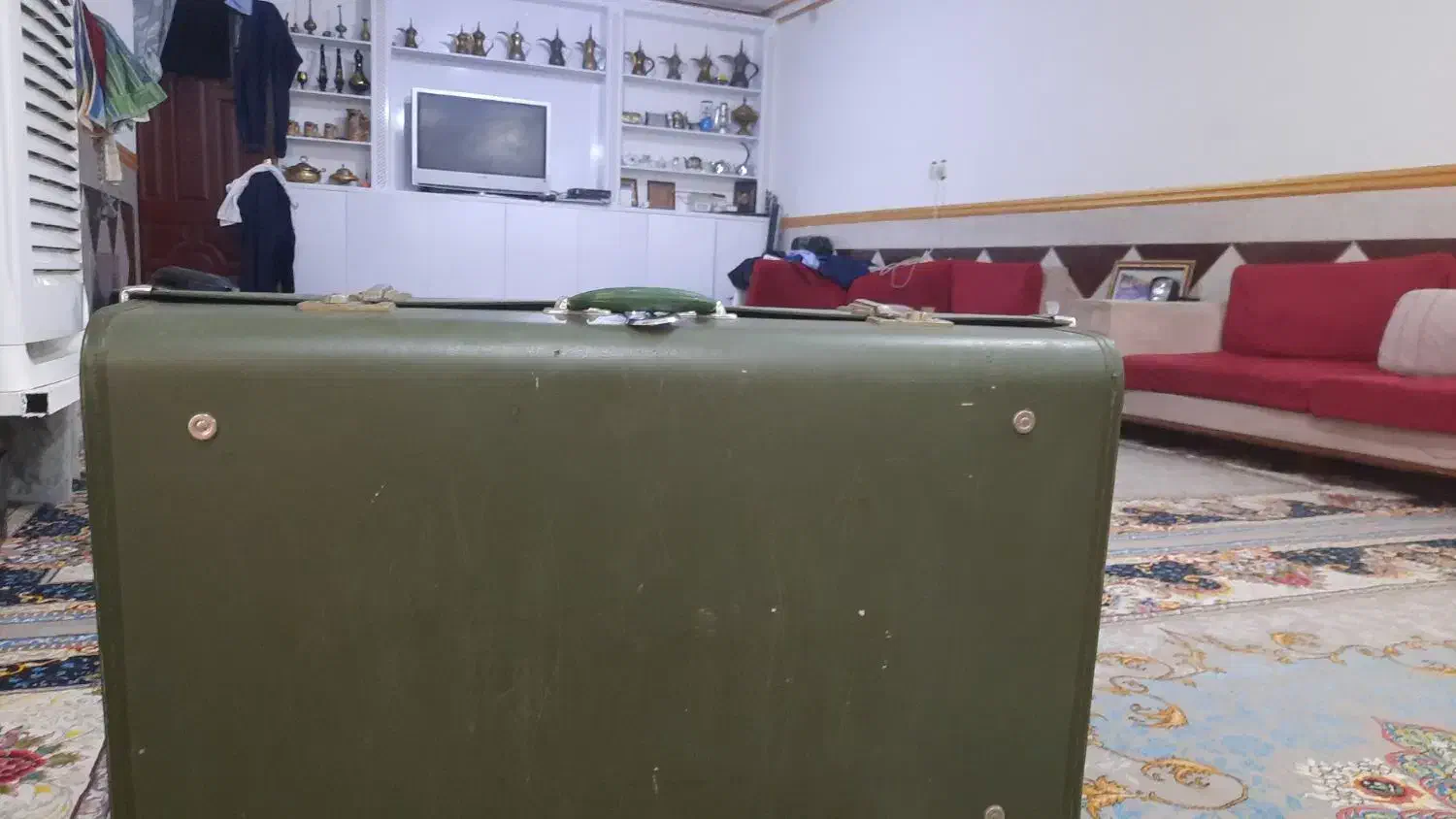 چمدان قدیمی|کلکسیون اشیاء عتیقه|اهواز, الصافی|دیوار