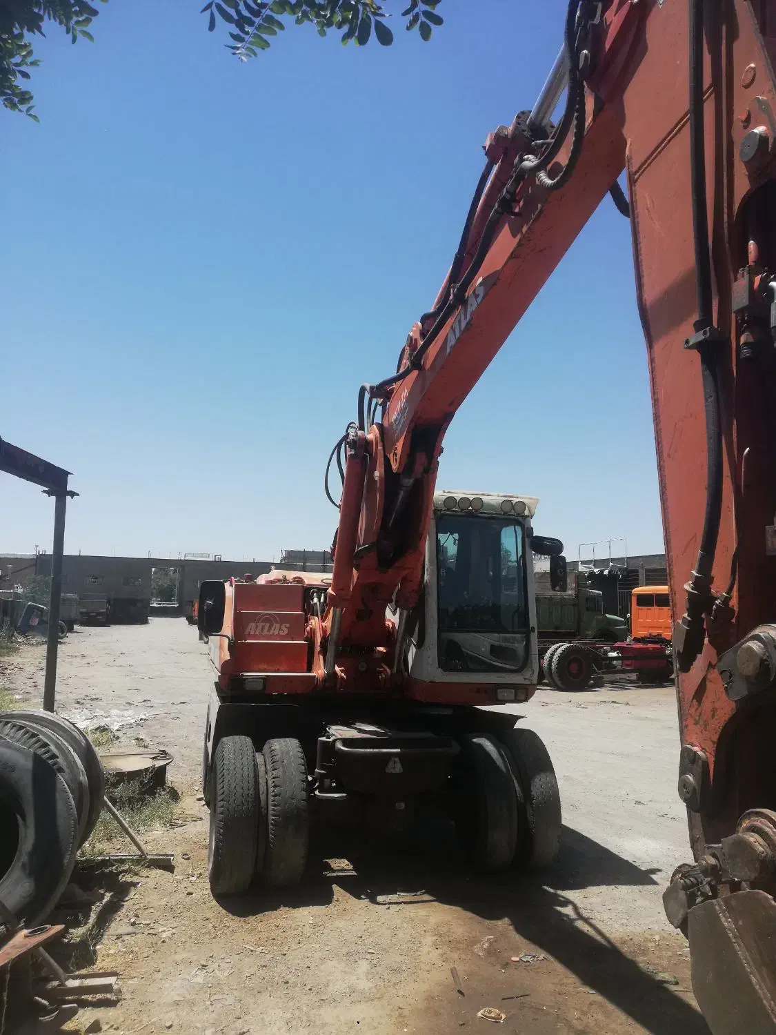 بیل لاستیکی اطلس 1604|خودرو سنگین|فریمان, |دیوار