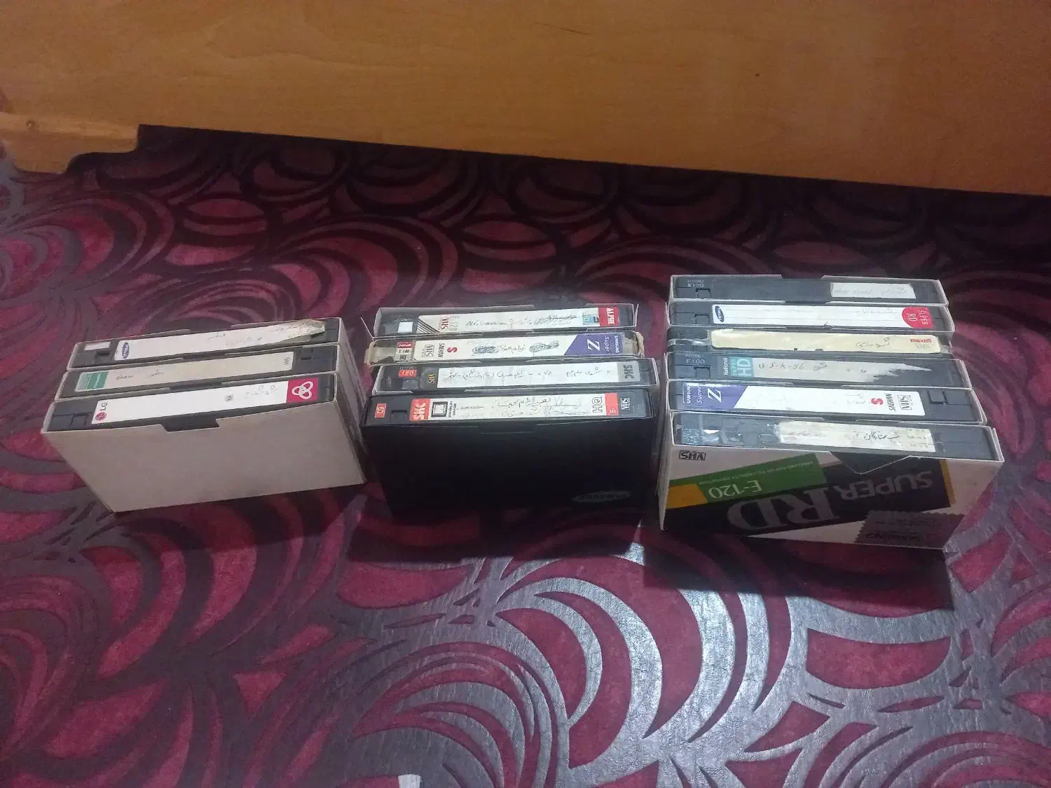 فیلم وی اچ اس|فیلم و موسیقی|تهران, خواجه نصیر طوسی|دیوار