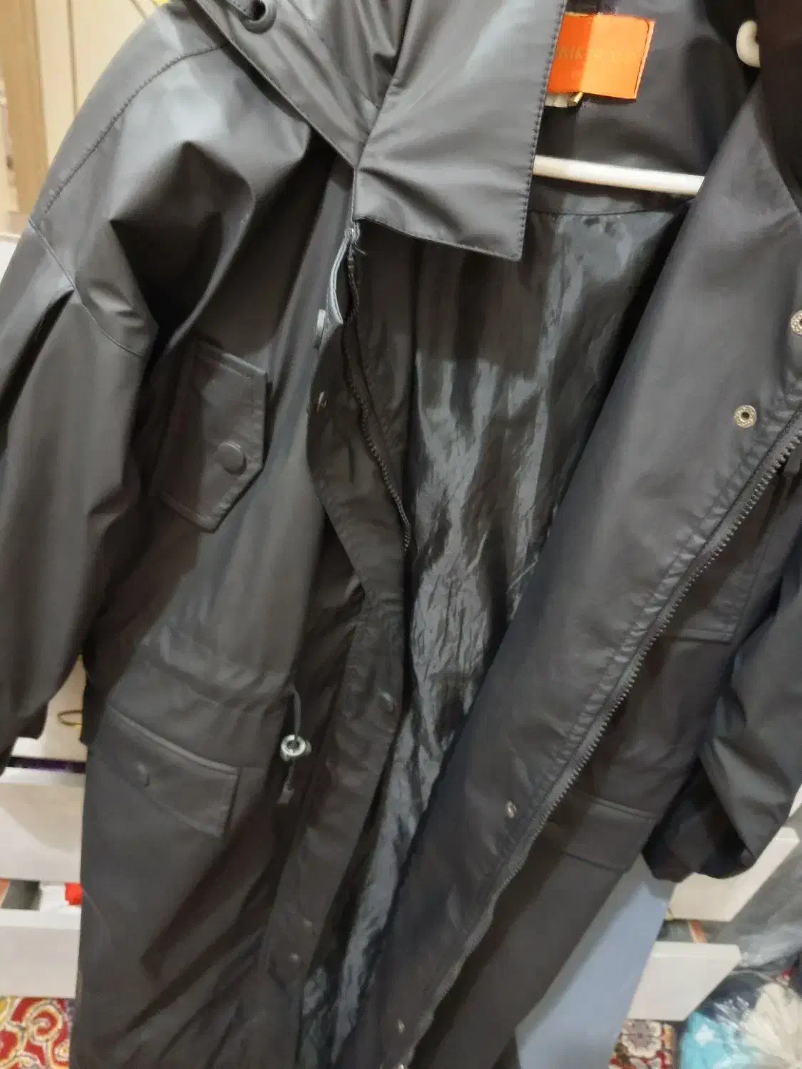 پالتو چرم|لباس|تبریز, |دیوار