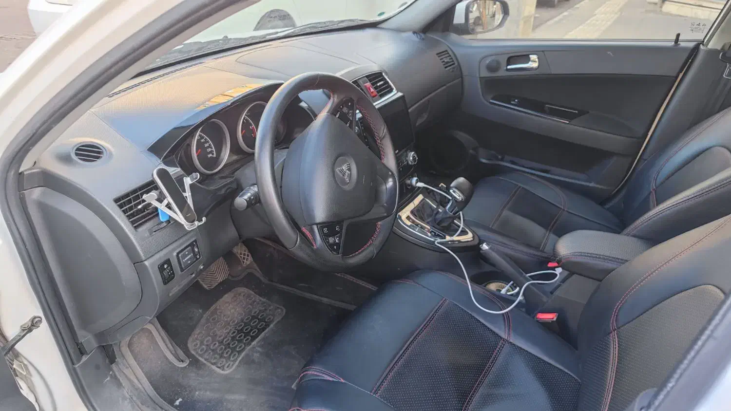 برلیانس کراس|خودرو سواری و وانت|قدس, شهر‌قدس|دیوار