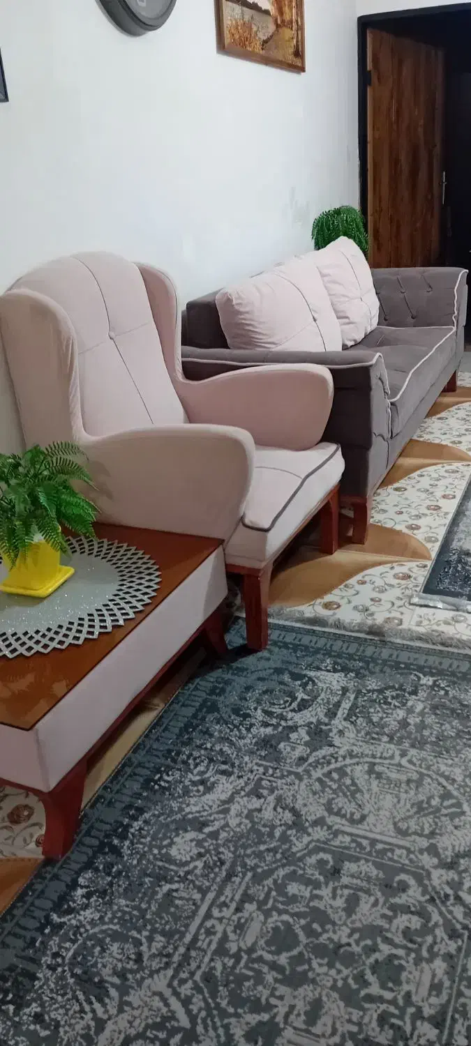 مبل زیر قیمت گذاشتم سیزده میلیون و جلو میلی|مبلمان خانگی و میز عسلی|رشت, سلیمانداراب|دیوار