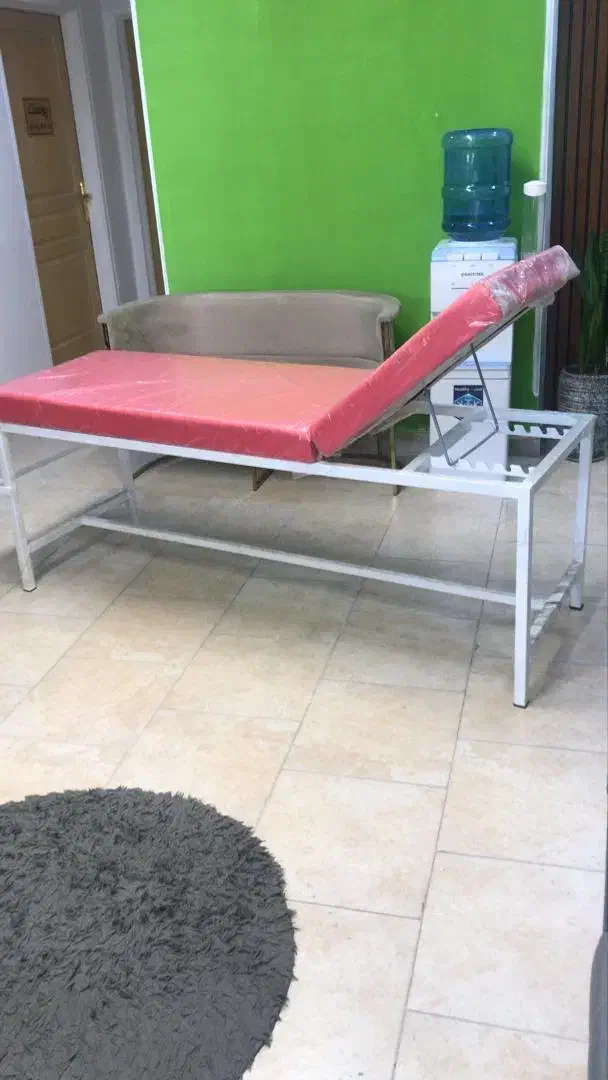 تخت مناسب کلینیک|آرایشگاه و سالنهای زیبایی|پردیس, فاز ۱۱|دیوار