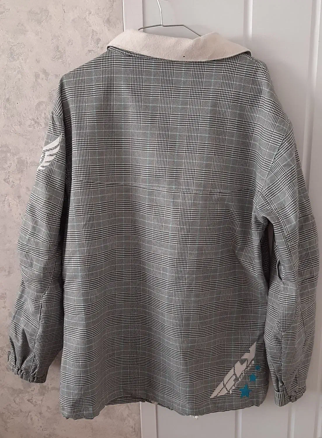 کاپشن|لباس|مشهد, حجت|دیوار