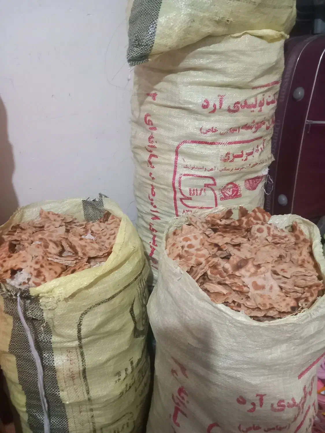 فروش نان خشک|خوردنی و آشامیدنی|رشت, باهنر|دیوار